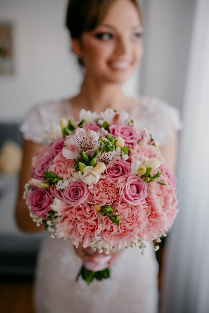 Wedding Flowers: Tips for Choosing the Perfect Arrangements for Your Big Day 11 Wedding Flowers: Tips for Choosing the Perfect Arrangements for Your Big Day 10